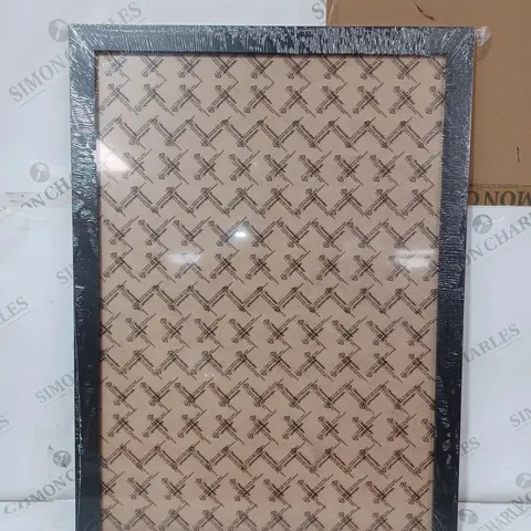 SET OF 3 PICTURE FRAMES - BLACK - 47 X 64CM 