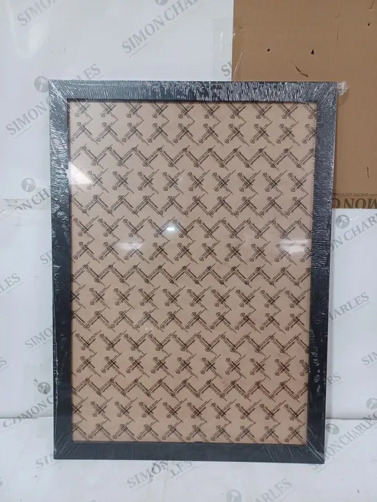 SET OF 3 PICTURE FRAMES - BLACK - 47 X 64CM 