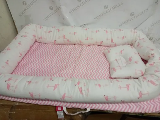 FLAMINGO DESIGNED BABY NEST 