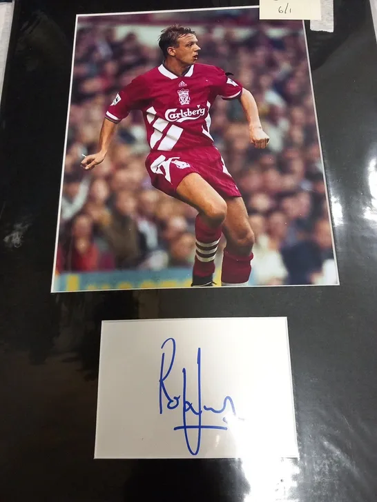 APPROXIMATELY 18 ASSORTED SIGNED PHOTOGRAPHS OF PROFESSIONAL FOOTBALLERS TO INNCLUDE; OLE GUNNAR SOLSKJEAR, STEVE BULL, ROB JONES AND SANDRO