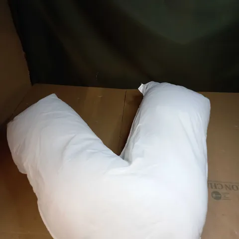 V-NECK PILLOW