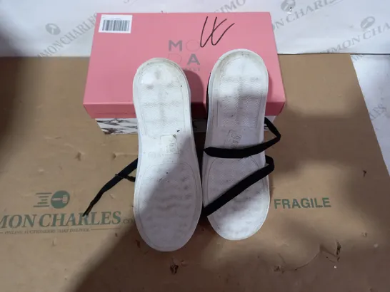 BOXED PAIR OF MODA IN PELLE TRAINERS - SIZE 40