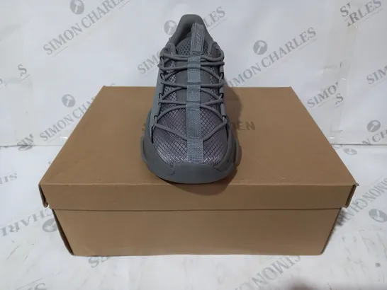 BOXED PAIR OF STEVE MADDEN TRAINERS IN GREY UK SIZE 6
