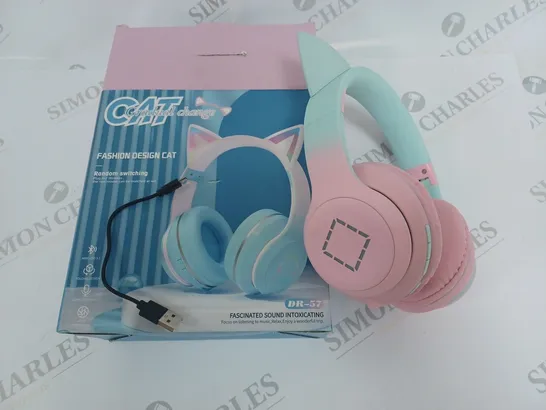 BOXED CAT THEMED COLOUR CHANGIIGN HEADPHONES