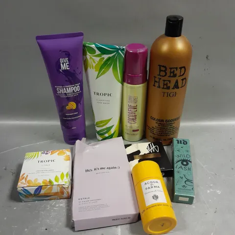 APPROXIMATELY 20 ASSORTED HEALTH & BEAUTY PRODUCTS TO INCLUDE GIVE ME SHAMPOO, ACQUA DI PARMA DEODORANT, TROPIC CLEANSING PEBBLE ETC 