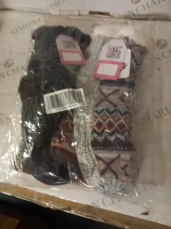 MUKWKS 2 PAIRS OF FLUFFY SOCKS