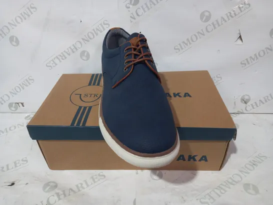 BOXED PAIR OF TOP STAKA SHOES IN NVY/BROWN EU SIZE 46