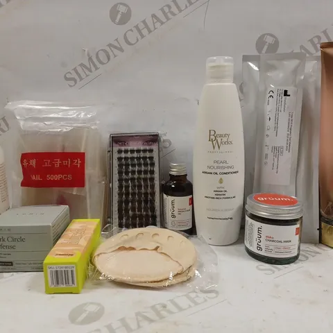 BOX OF APPROX 10 ASSORTED BEAUTY PRODUCTS TO INCLUDE BEAUTY WORKS ARGAN OIL CONDITIONER, GRUUM CHARCOAL MASK, VICTORIA'S SECRET FRAGRANCE LOTION, ETC 