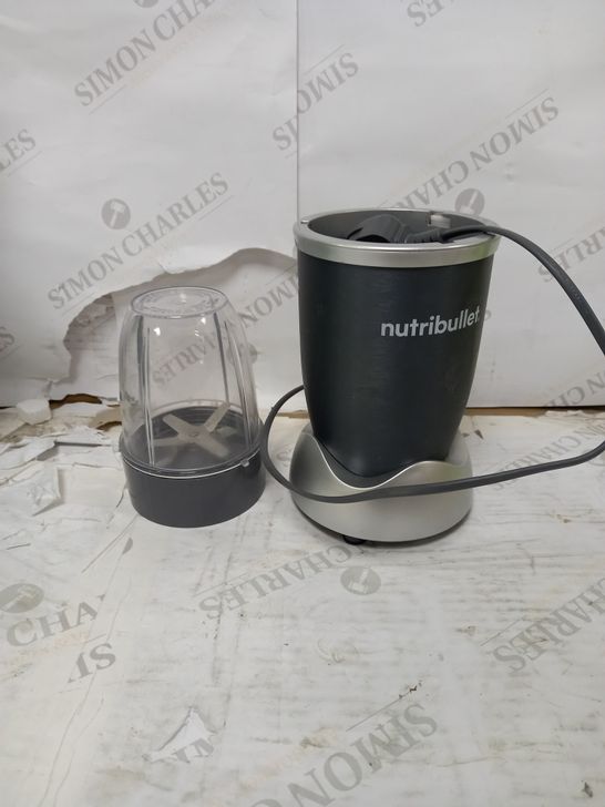 NUTRIBULLET 600 BLENDER 