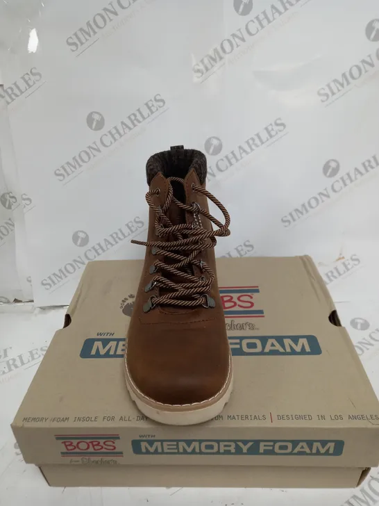 SKECHERS HIKING BOOTS BROWN - SIZE 5.5