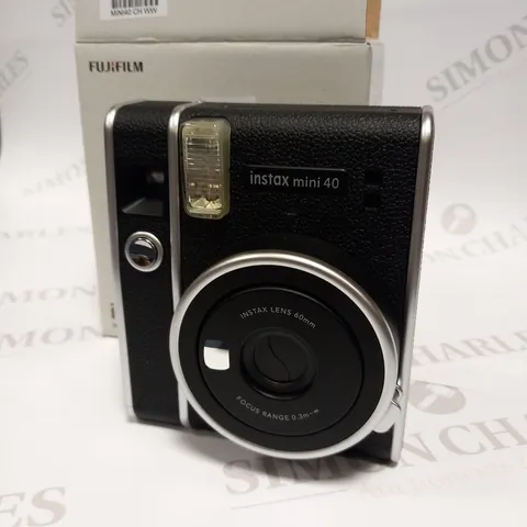 BOXED FUJIFILM INSNTAX MINI 40 INSTANT CAMERA 