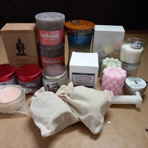LOT OF 18 ASSORTED FRAGRANCED CANDLES 