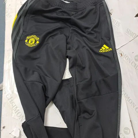 ADIDAS MANCHESTER UNITED FOOTBALL CLUB TRAINING PANTS IN BLACK - SIZE UNSPECIFIED 
