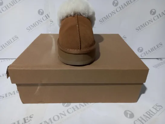 BOXED PAIR OF UGG SLIPPERS IN BROWN UK SIZE 5