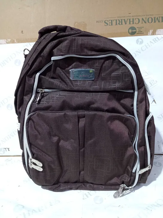 KNUDDELSTUFF BACKPACK IN BROWN/WHITE