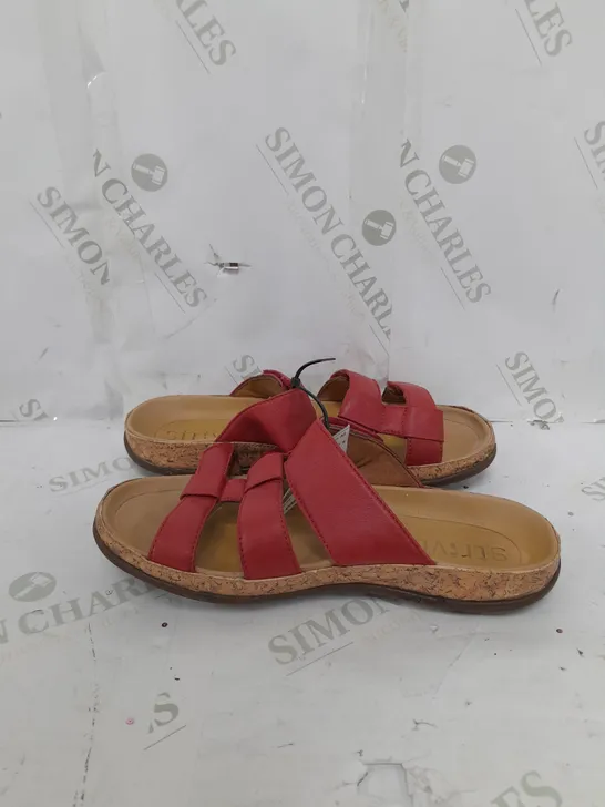 BOXED PAIR OF STRIVE SAMOA TRIPLE STRAP SANDALS IN SCARLET SIZE 5