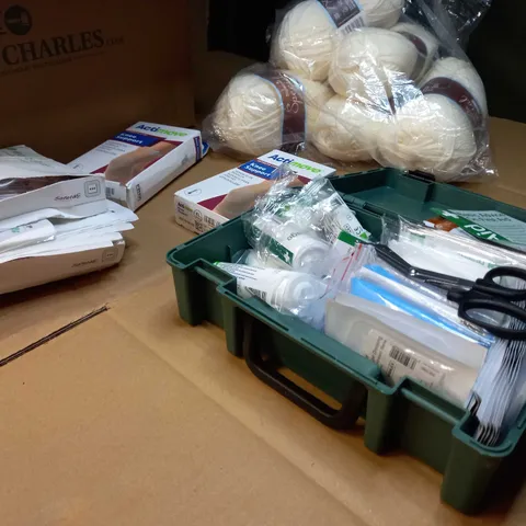 LOT OF APPROX 10 ASSORTED HOUSEHOLD/CRAFT/MEDICAL ITEMS TO INCLUDE: FIRST AID BOX, KNEE SUPPORTS, WOOL