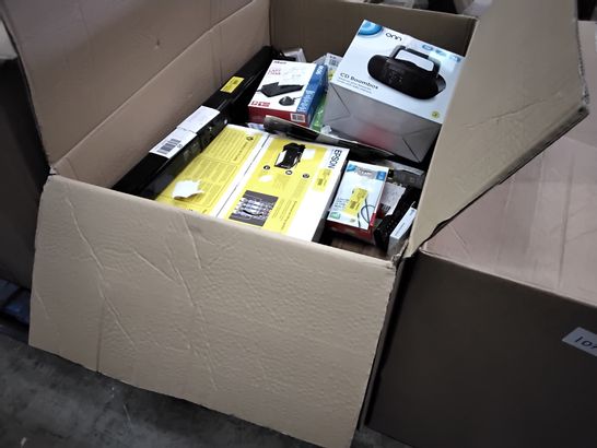 BOX OF ASSORTED ELECTRONIC ITEMS TO INCLUDE POLAROID DAB+ STEREO RADIO, STATUS USB LED STRIP, ONN WIRED HEADPHONES, TRUST UNIVERSAL LAPTOP CHARGER, MIXX STREAMBUDS AX, BLACKWEB WIRED HEADSET, ETC