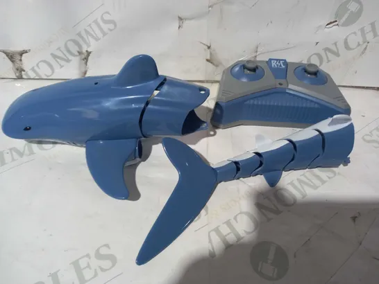 0457 TOYS 2.4GHZ REMOTE CONTROL SHARK