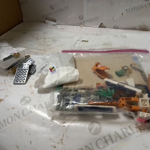 LOT OF 3 ASSORTED LEGO PIECES 