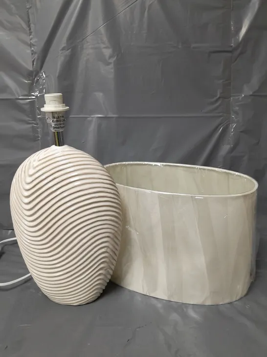 BOXED WAVE CERAMIC TABLE LAMP 