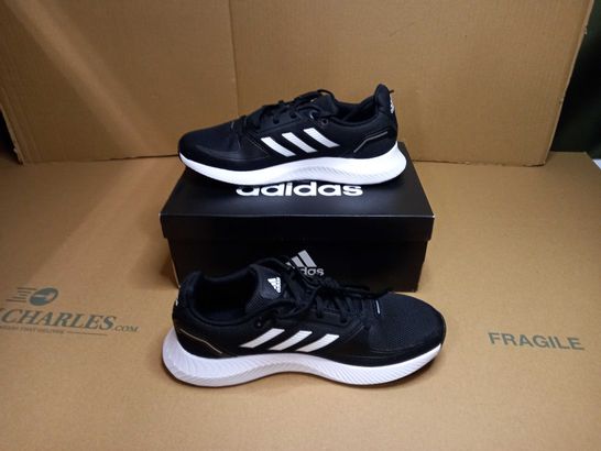 BOXED PAIR OF ADIDAS BLACK/WHITE LOGO TRAINERS - SIZE 5