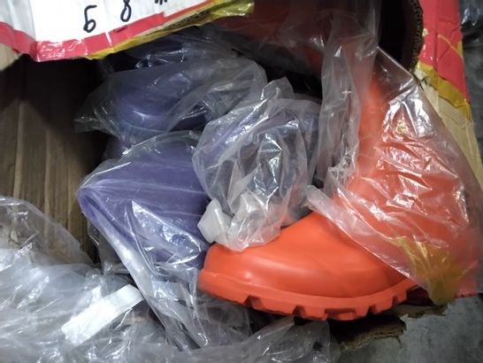 BOX OF APPROXIMATELY 7 ASSORTED WELLIES 