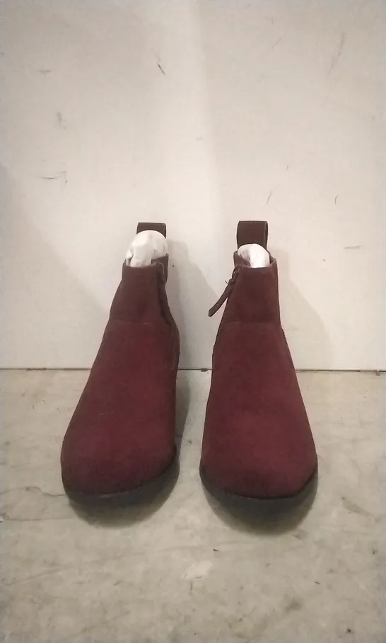 BOXED VIONIC VERA WOMENS ANKLE BOOT COLOUR: BURGUNDY SIZE: UK 3