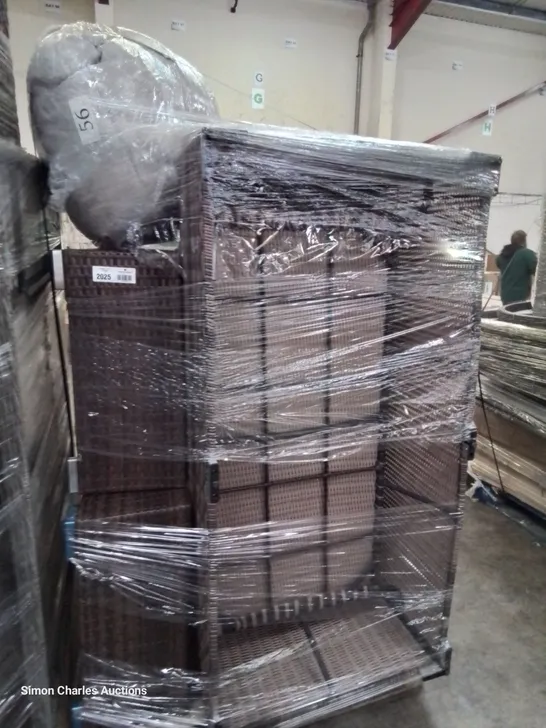 PALLET OF ASSORTED RATTAN GARDEN FURNITURE PARTS INCLUDING COFFEE TABLE, BEAN BAG, SOFA SECTIONS 