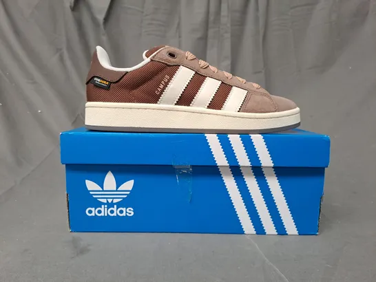 BOXED PAIR OF ADIDAS CAMPUS 00S SHOES IN BROWN/WHITE UK SIZE 7