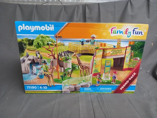 PLAYMOBIL FAMILY FUN - 71190 - AGES 4-10 YEARS