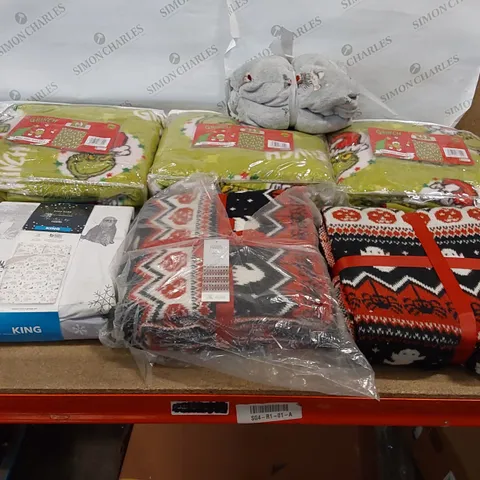 BOX OF 7X ASSORTED BEDDING AND THROWS TO INCLUDE; 3X GRINCH SINGLE FLEECE DUVET SETS, 2X 120 X 150CM KNITTED THROWS, 1X KING SIZED CHRISTMAS DUVET SETS, 1X 120 X 150CM CHRISTMAS THROWS (1 BOX)