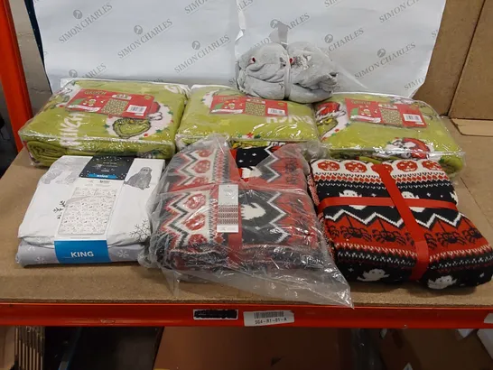 BOX OF 7X ASSORTED BEDDING AND THROWS TO INCLUDE; 3X GRINCH SINGLE FLEECE DUVET SETS, 2X 120 X 150CM KNITTED THROWS, 1X KING SIZED CHRISTMAS DUVET SETS, 1X 120 X 150CM CHRISTMAS THROWS (1 BOX)