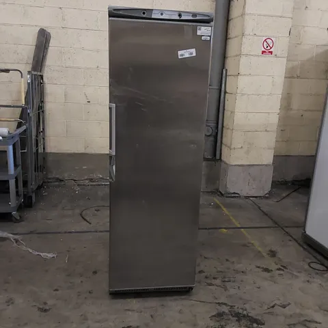 COMMERCIAL UPRIGHT FREEZER 