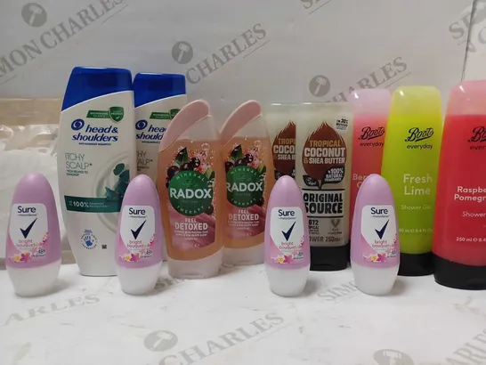 LOT OF APPROX 14 ASSORTED BEAUTY PRODUCTS TO INCLUDE RADOX SHOWER GEL, BOOTS SHOWER GEL, HEAD & SHOULDERS ANTI-DANDRUFF SHAMPOO, ETC 