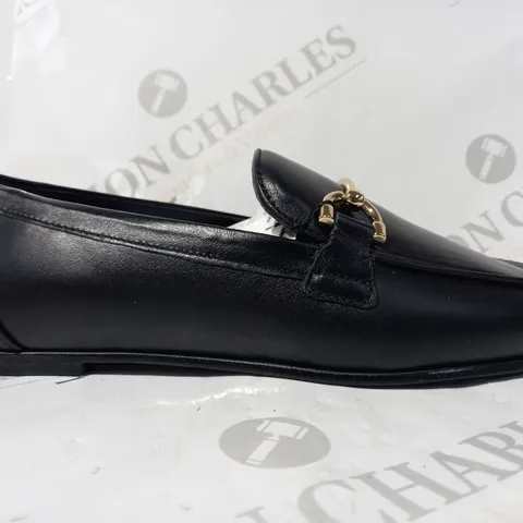 BOXED PAIR OF MNG LEATHER SLIP-ON SHOES IN BLACK W. GOLD EFFECT DETAIL EU SIZE 36