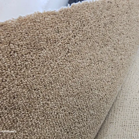 ROLL OF QUALITY TUDOR TWIST CLASSIC CHICKPEA CARPET APPROXIMATELY 4M × 5.5M