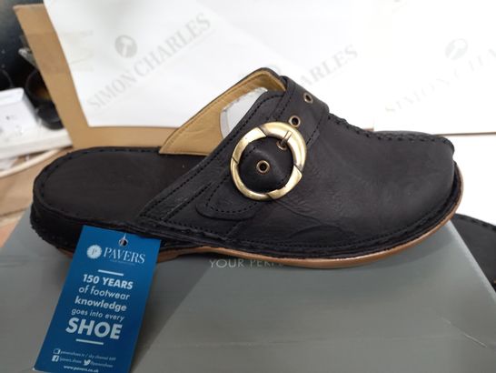 BOXED PAIR OF PAVERS BLACK CAY SHOES - UK 7