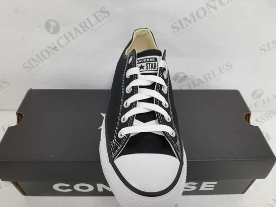 BOXED PAIR OF CONVERSE ALL STAR LOWS IN BLACK/WHITE - MENS 6