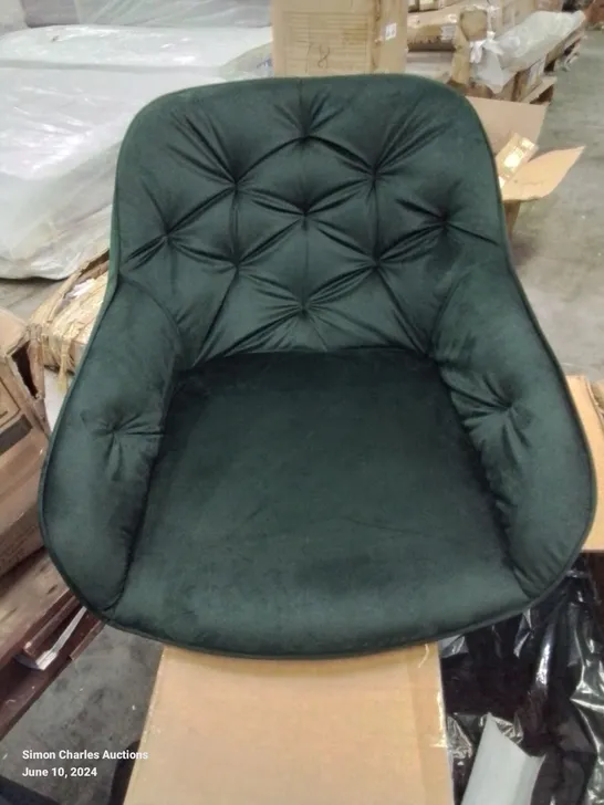 A BOXED PAIR OF GREEN VELVET UPHOLSTERED DINING ROOM CHAIRS 