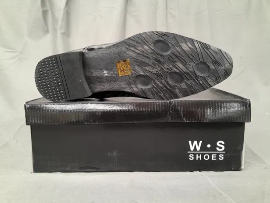 BOX OF APPROXIMATELY 6 PAIRS OF W.S SLIP-ON SHOES IN BLACK - VARIOUS SIZES