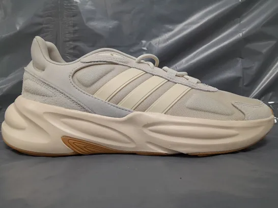 PAIR OF ADIDAS OZELLE SHOES IN CREAM UK SIZE 10