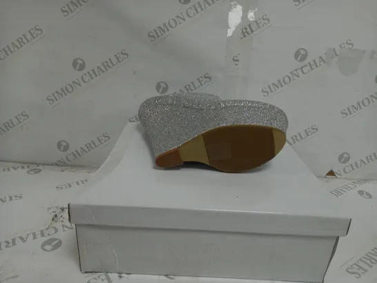 APPROXIMATELY 10 BRAND NEW BOXED PAIRS OF KOI COUTURE PLATFORM SHOES IN SILVER/SHIMMER TO INCLUDE SIZES 4, 5, 6