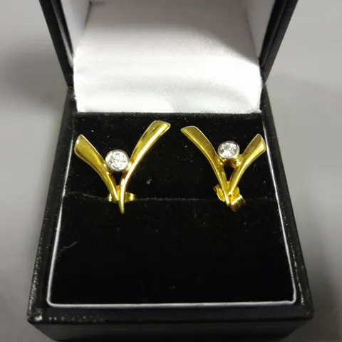 18CT GOLD EARRINGS SET WITH NATURAL DIAMONDS