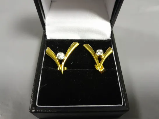 18CT GOLD EARRINGS SET WITH NATURAL DIAMONDS