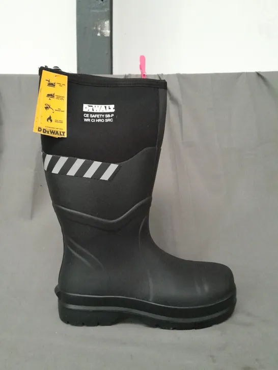 BOXED PAIR OF DEWALT STEEL TOE SAFETY BOOTS IN BLACK UK SIZE 8