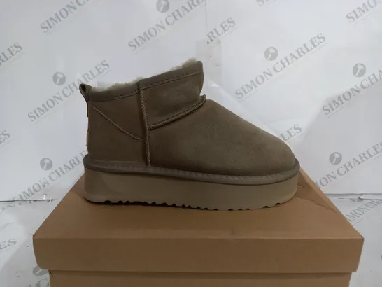 BOXED UGG SHEEPSKIN BOOTS - UK 6 