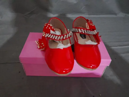 APPROXIMATELY 14 BOXED PAIR OF TIA MARIA KIDS MARY JANE SHOES IN RED VARIOUS SIZES TO INCLUDE SIZE 30EU