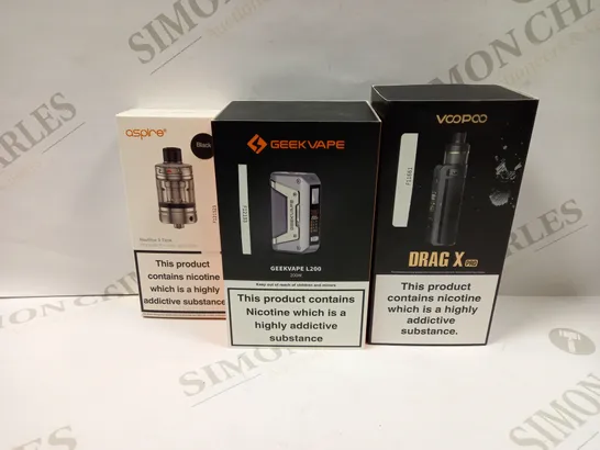 BOX OF APPROXMATELY 30 E-CIGARETTES AND LIQUIDS TO INCLUDE VOOPOO DRAG X PRO KIT, GEEKVAPE L200 200W, ASPIRE NAUTILUS 3 TANK IN BLACK, ETC