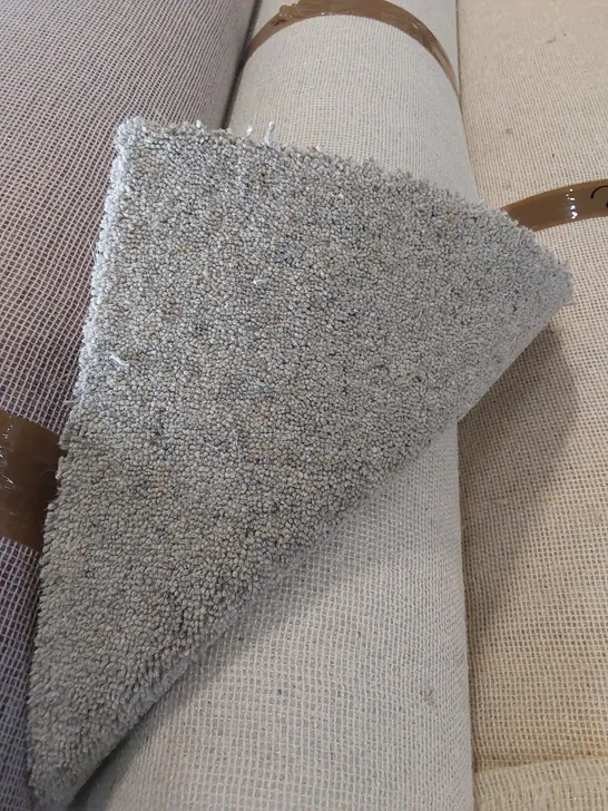 ROLL OF QUALITY DIMENSION BERBER CARPET // SIZE: APPROX 4 X 2.77m